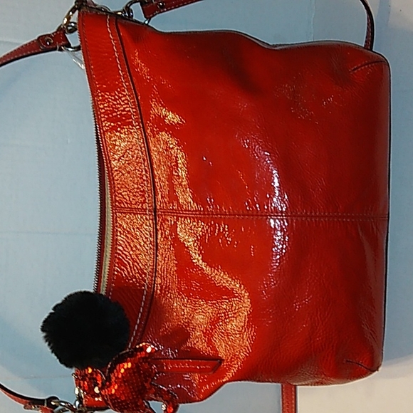 RARE 2011 COACH Soho Bright Red Pleated Convertible Patent Hobo Crossbody Hobo - Picture 4 of 16